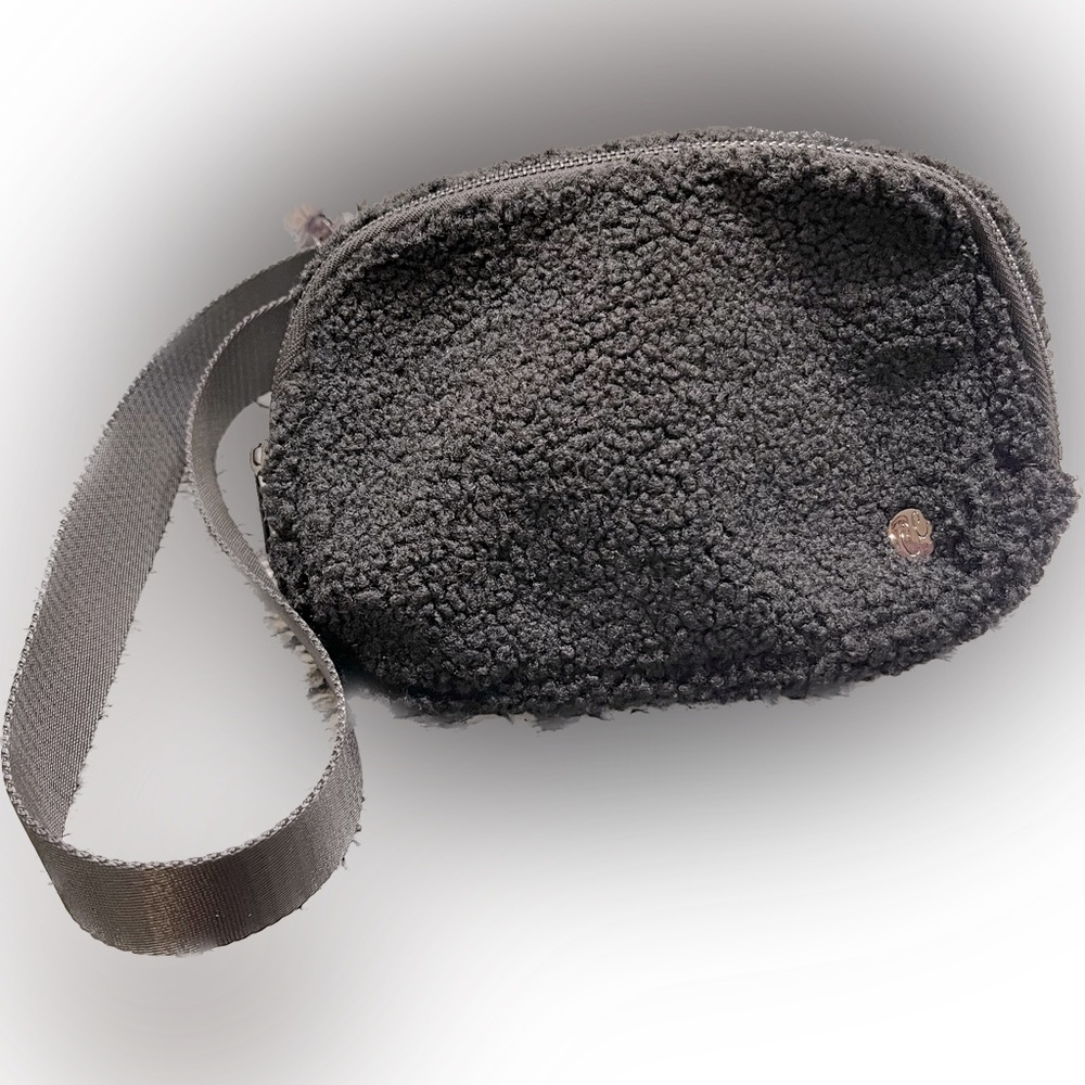 NWOT Adjustable Sherpa crossbody bag